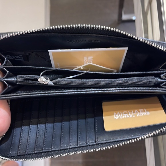 Michael Kors Jet Set Travel Large Signature Logo and Metallic Continental Wallet - Picture 11 of 16